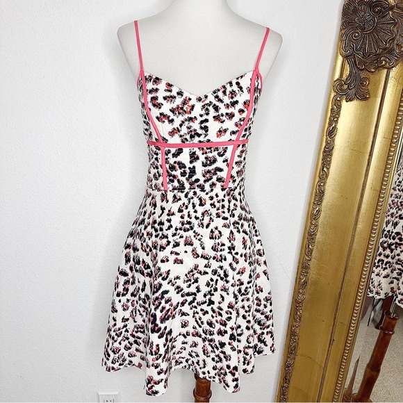 Parker Roland Leopard Animal Print Silk Fit & Flare Piped Dress Size Medium - Picture 2 of 12